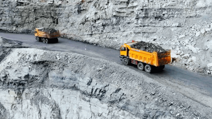 百臺'硬漢'奔赴西北！徐工自卸車再造示范礦區(qū)礦山技術(shù)